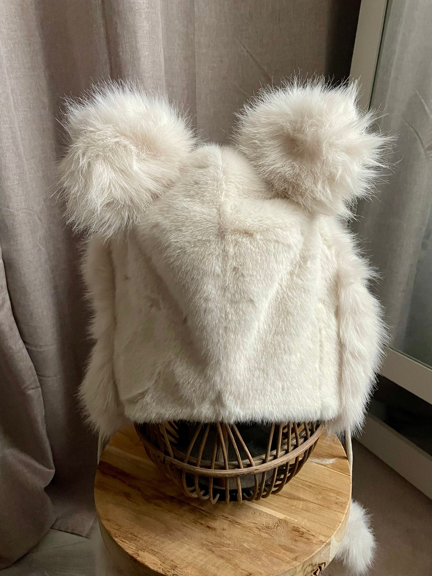 Bonnet fourrure avec oreilles et pompons écru