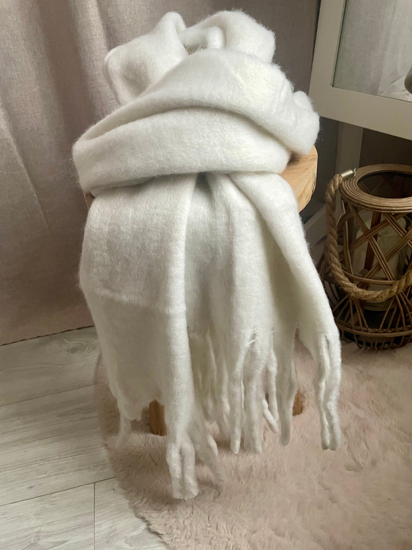 Écharpe douce et épaisse à franges blanches Bianca