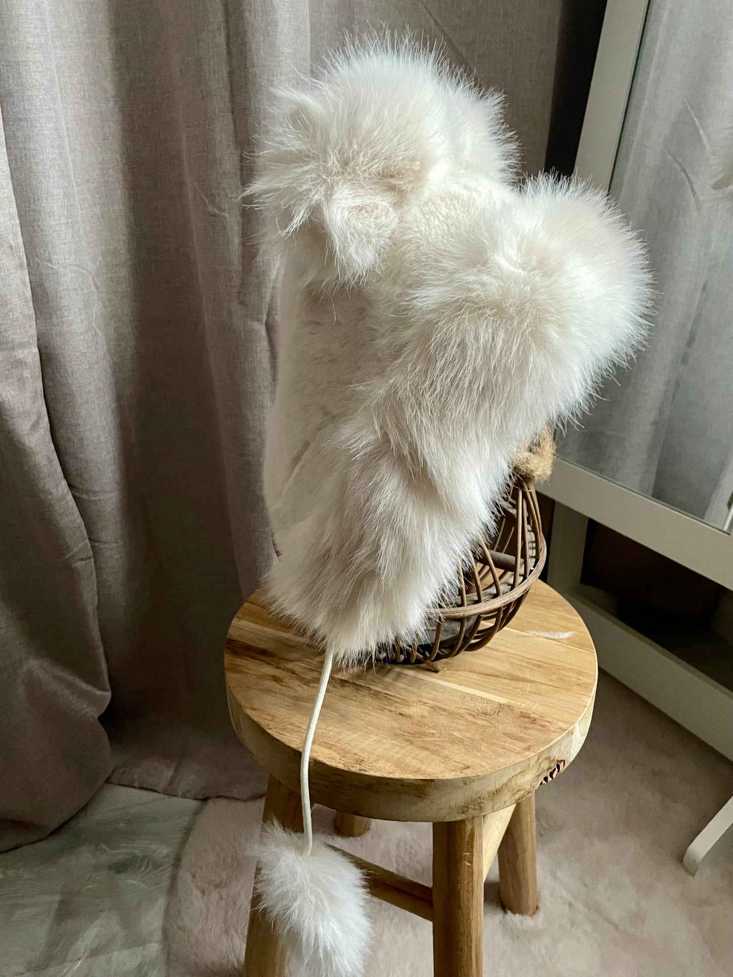 Bonnet fourrure avec oreilles et pompons écru