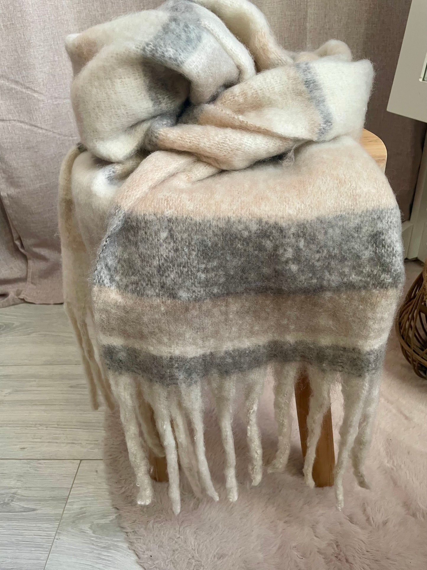 Écharpe douce et épaisse à franges multicolore ton nude Lou