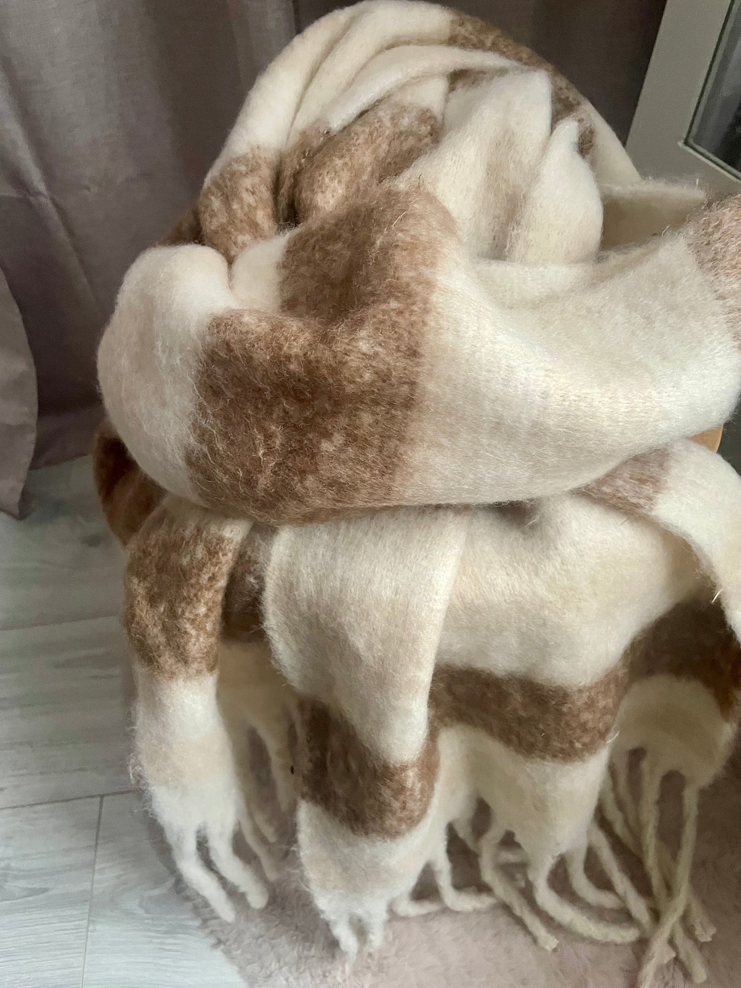Écharpe douce et épaisse à franges multicolore ton beige marron Lou