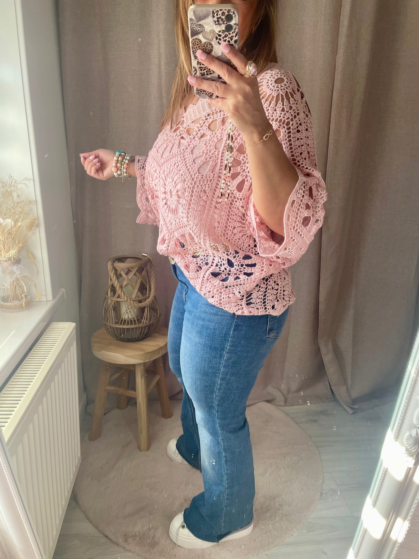Top ample en crochet bohème rose bonbon Amélia