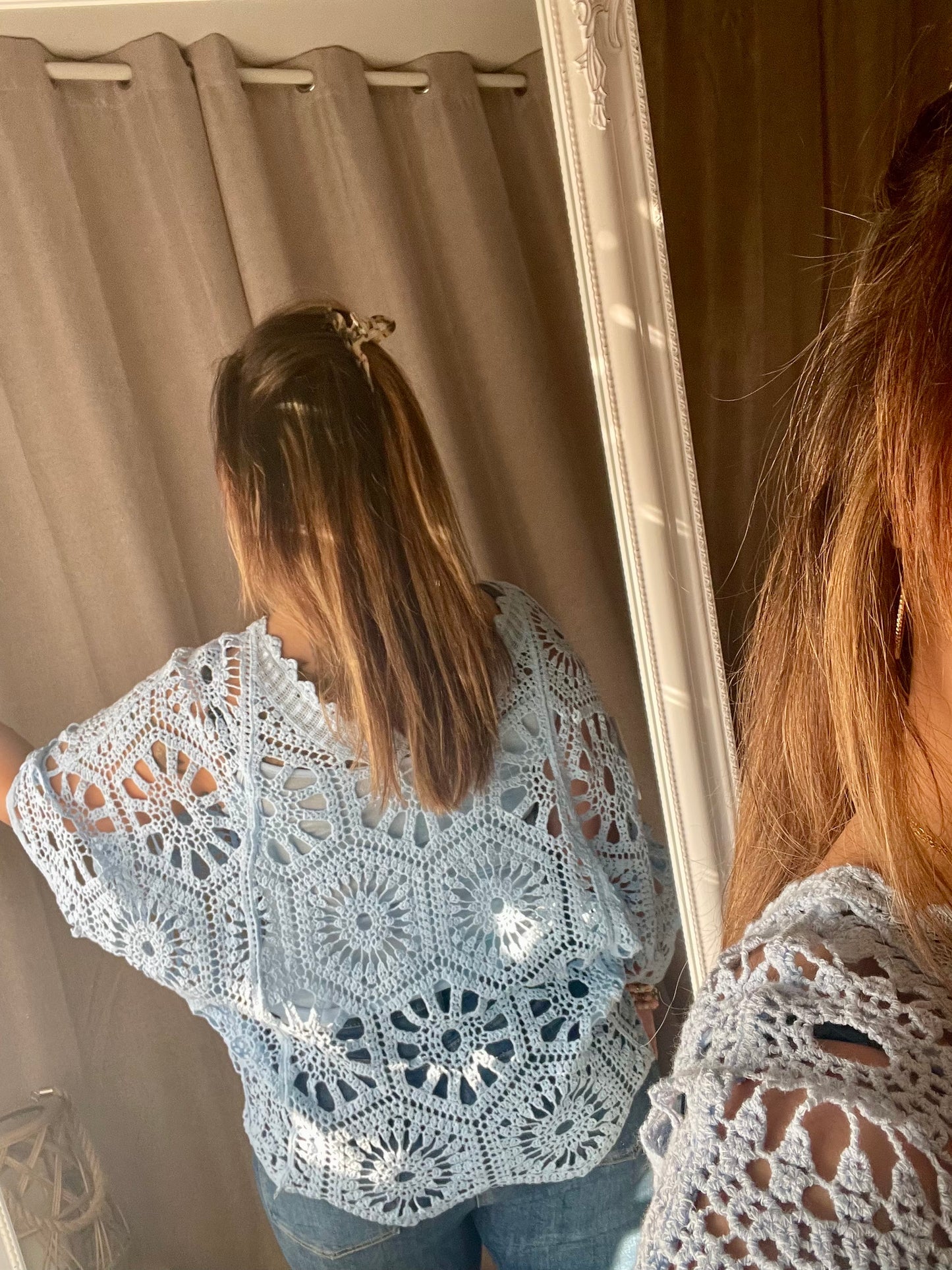 Top ample en crochet bohème bleu ciel Amélie
