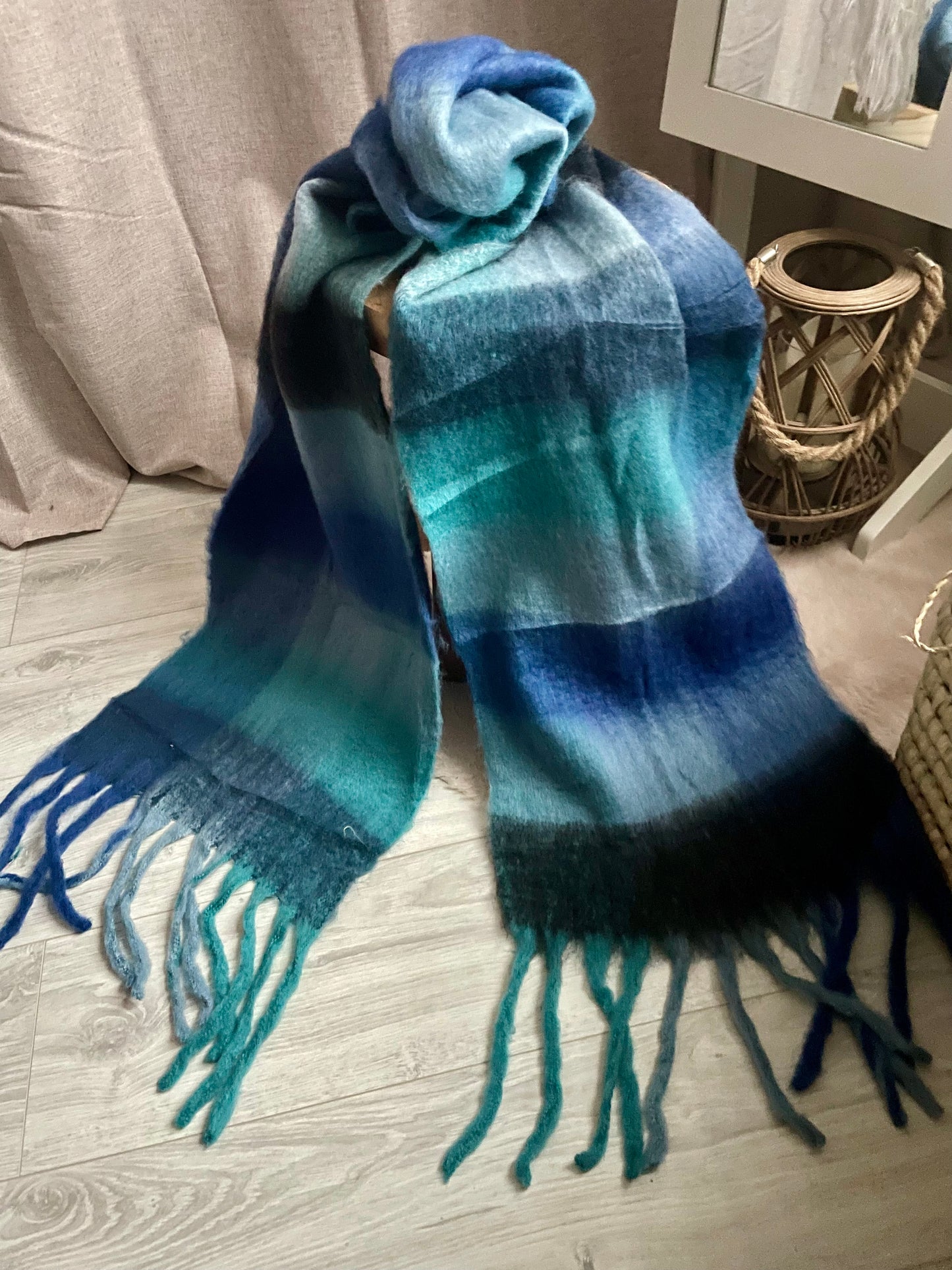Écharpe douce et épaisse à carreaux multicolore ton bleu foncé clair Lou
