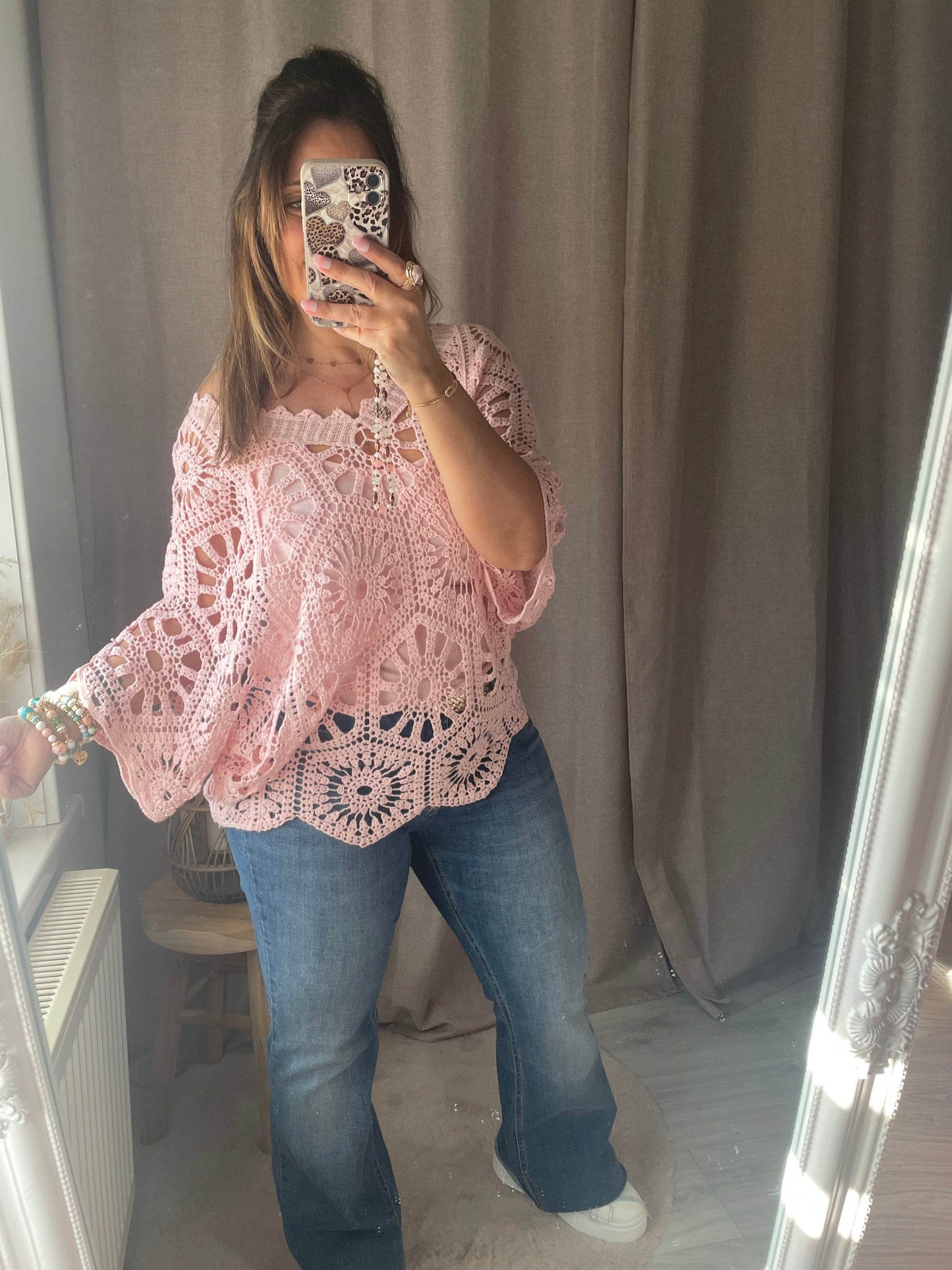 Top ample en crochet bohème rose bonbon Amélia