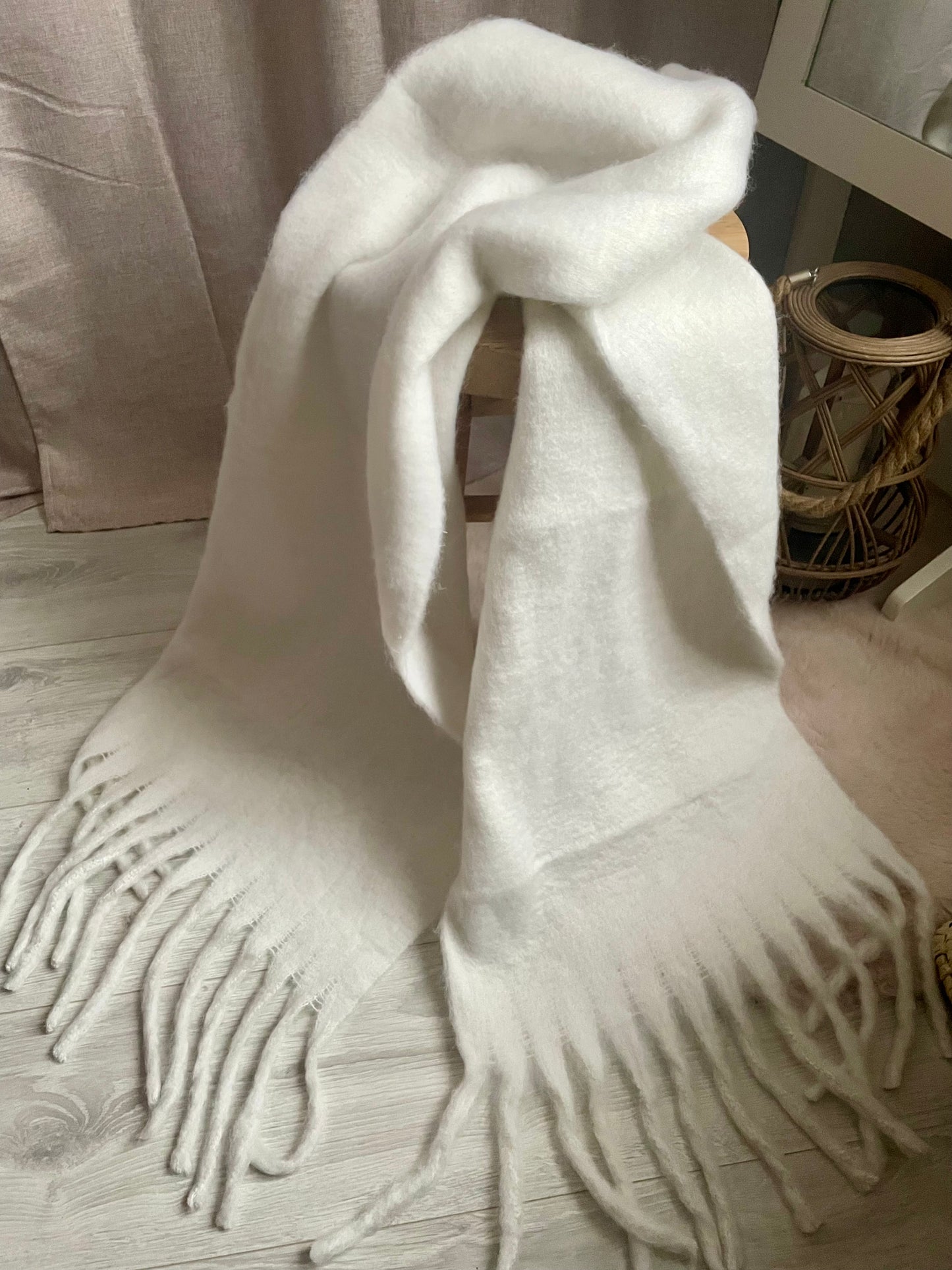 Écharpe douce et épaisse à franges blanches Bianca