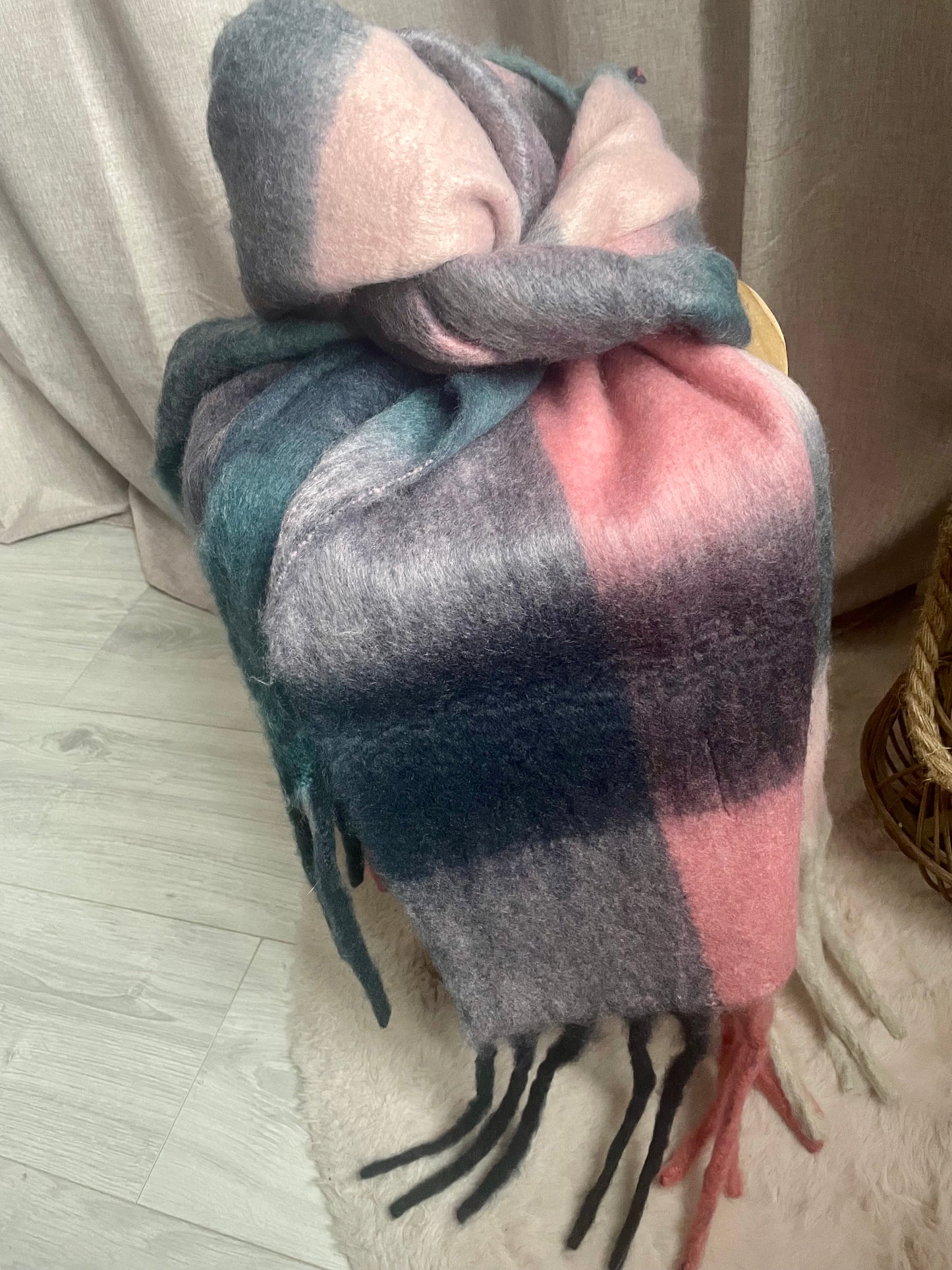 Écharpe douce et épaisse à carreaux multicolore ton rose gris vert Lou