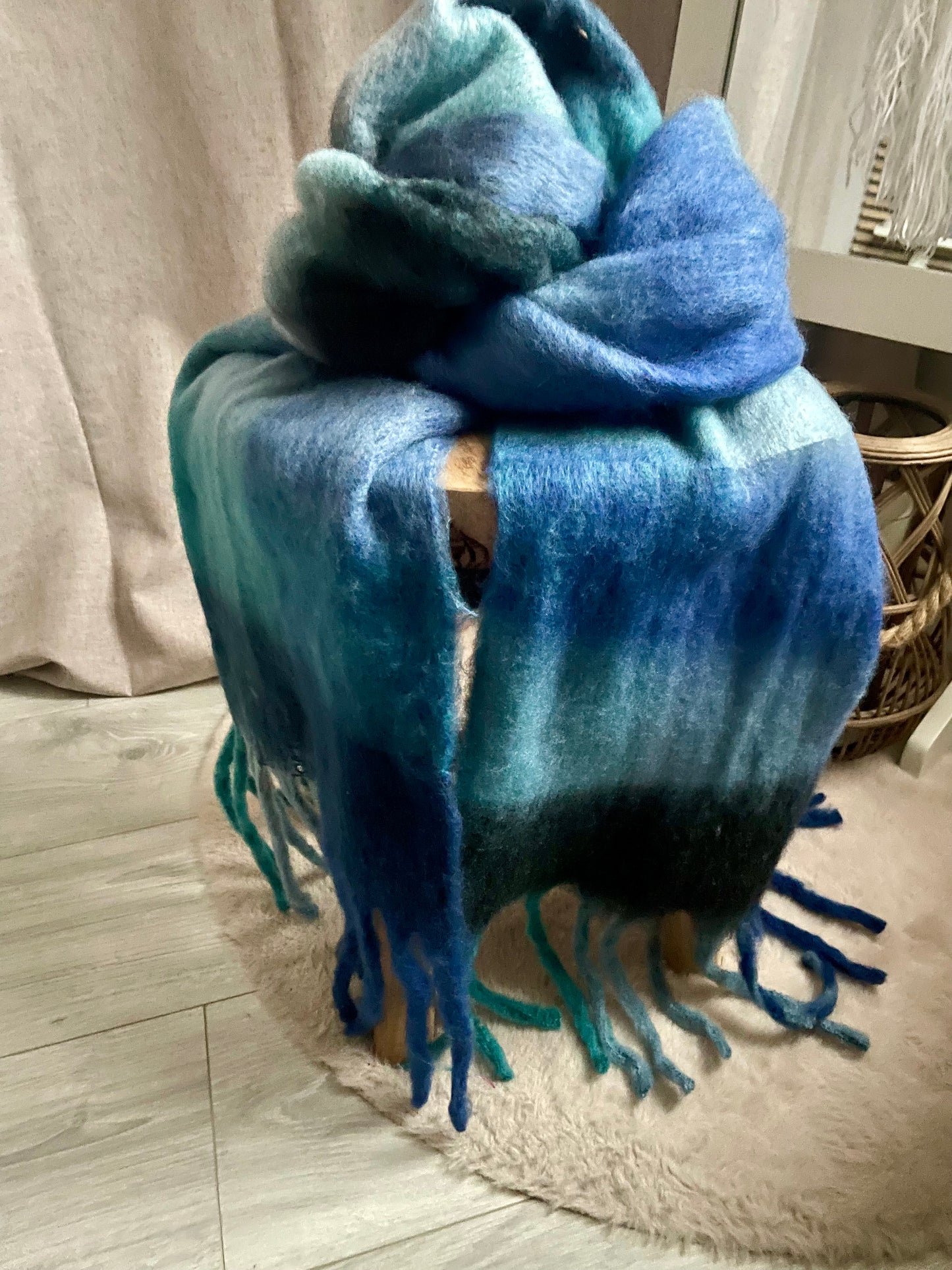 Écharpe douce et épaisse à carreaux multicolore ton bleu foncé clair Lou