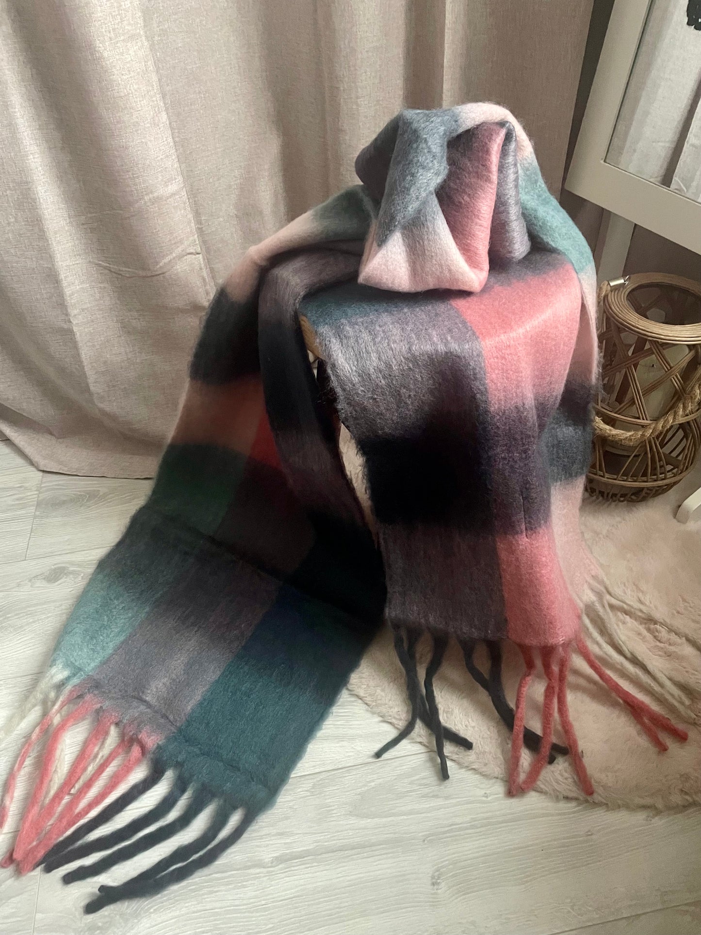 Écharpe douce et épaisse à carreaux multicolore ton rose gris vert Lou