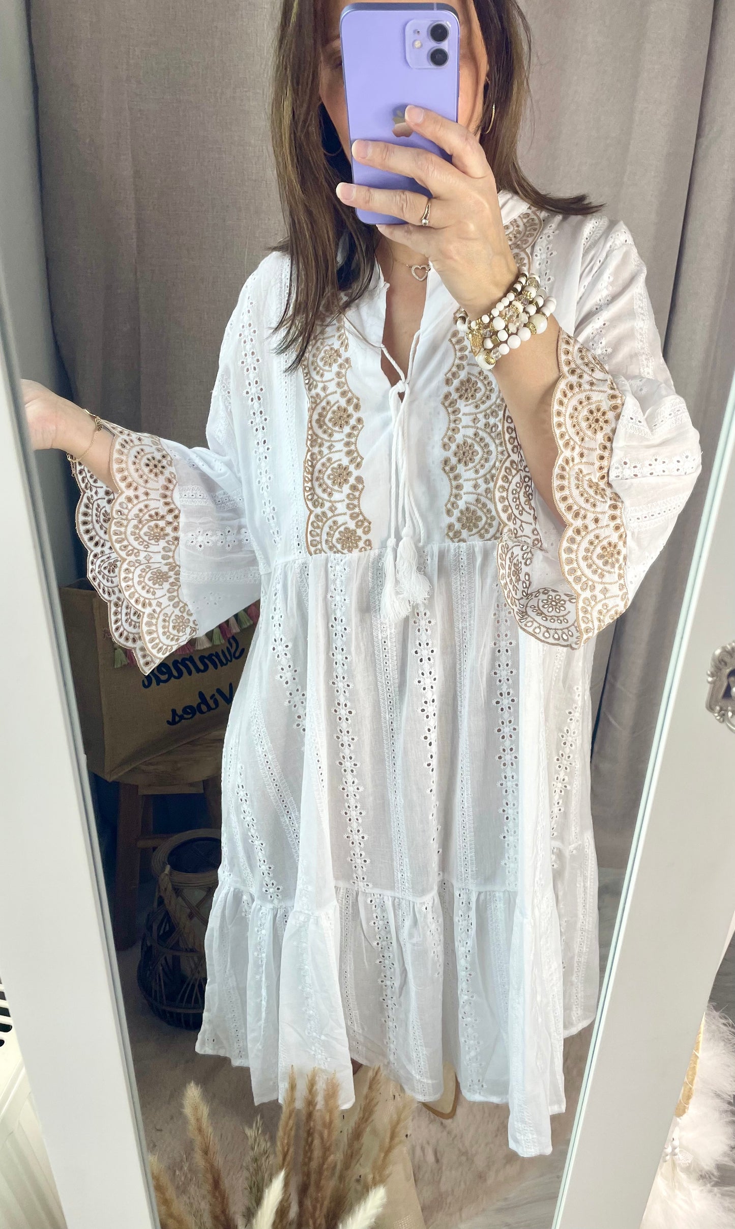 Robe courte broderie anglaise blanche et beige Léa