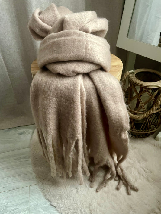 Écharpe douce et épaisse à franges taupe Bianca