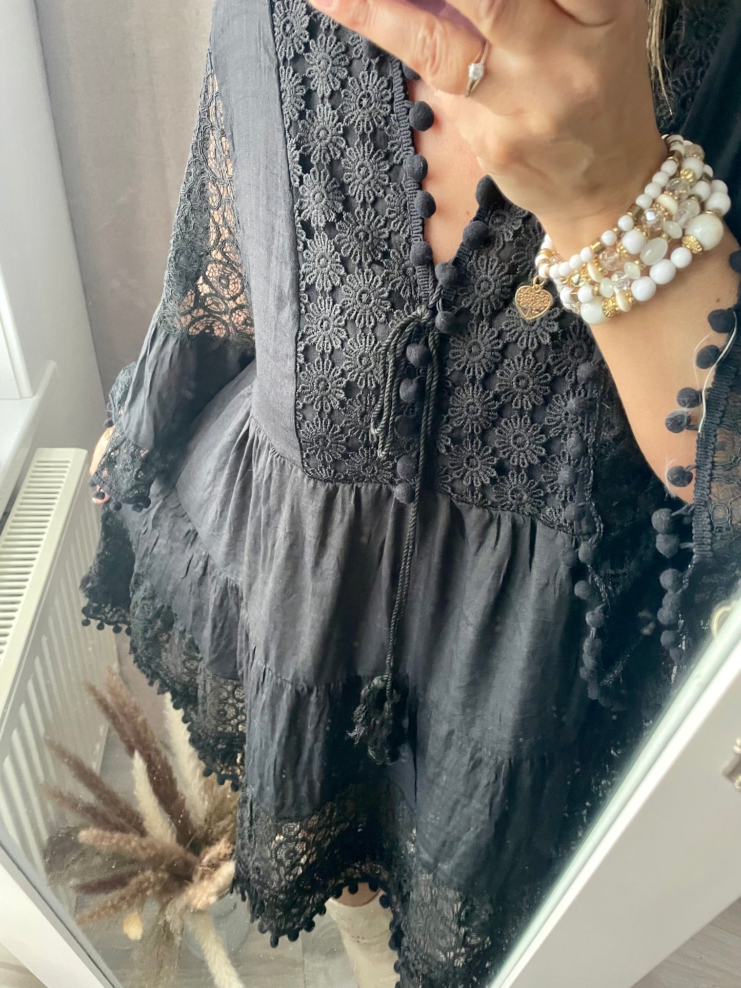 Robe courte fluide dentelle bohème noir Manuela