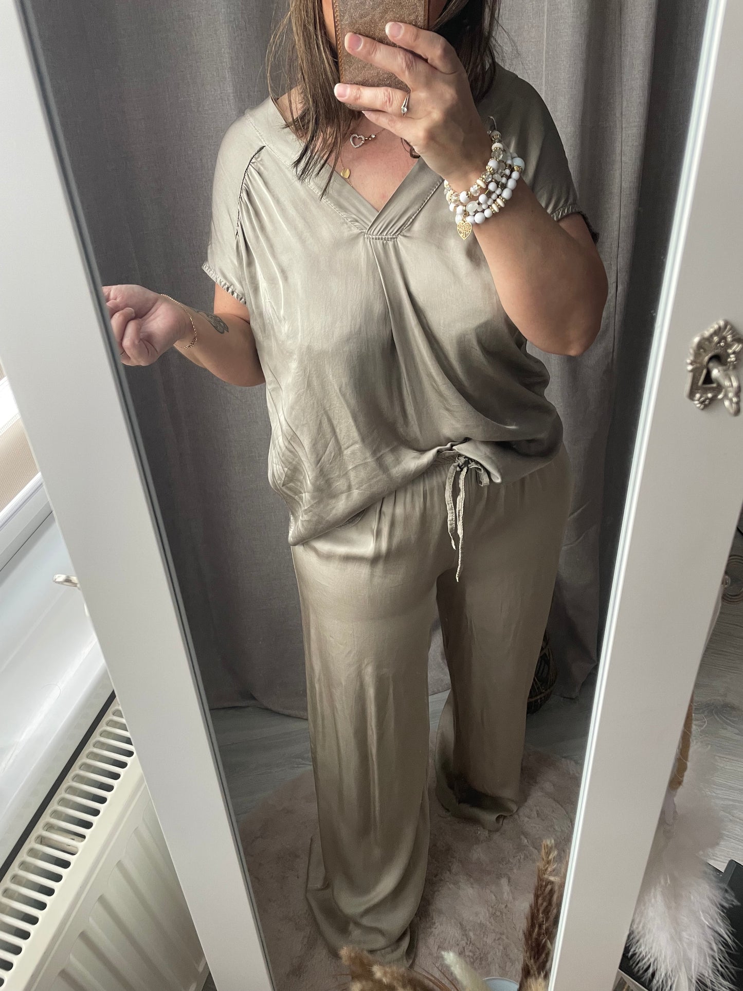 Pantalon large et fluide taupe satiné ceinture élastiquée Ambre