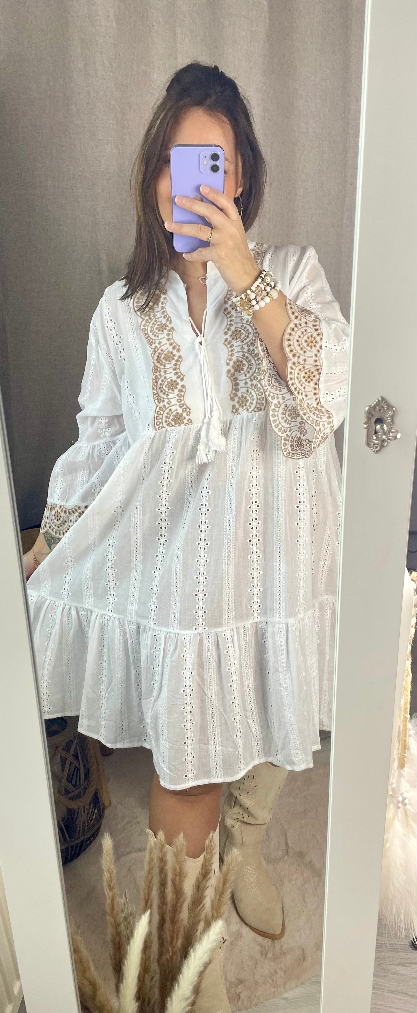 Robe courte broderie anglaise blanche et beige Léa