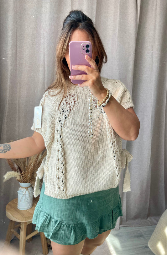 Pull crochet sans manche beige