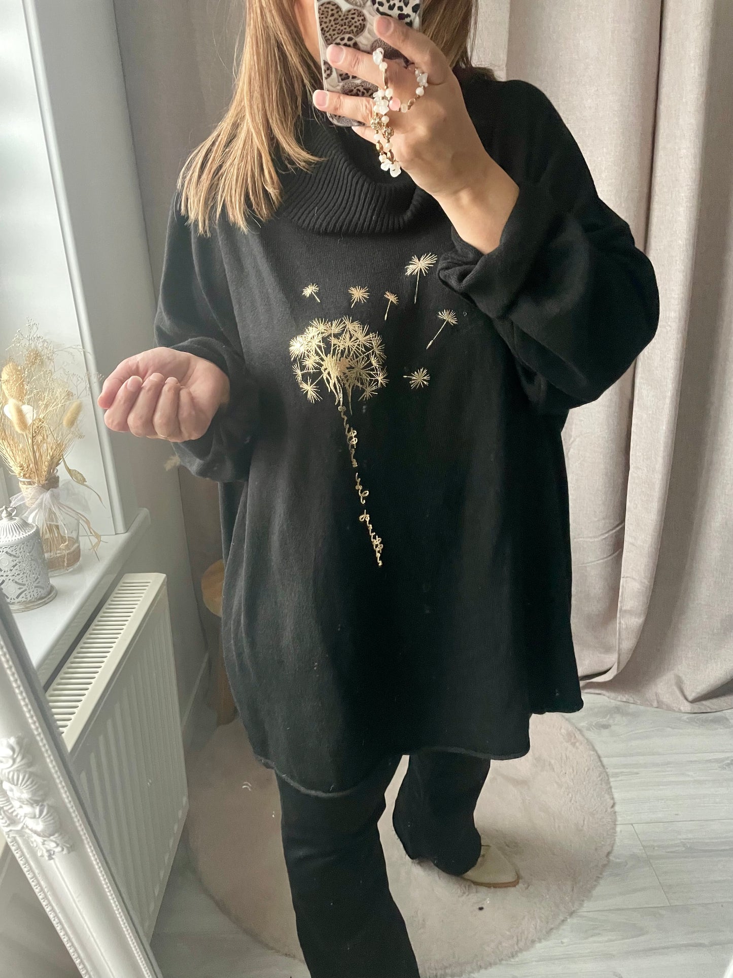 Pull loose fin col roulé fleur doré noir Pohémia