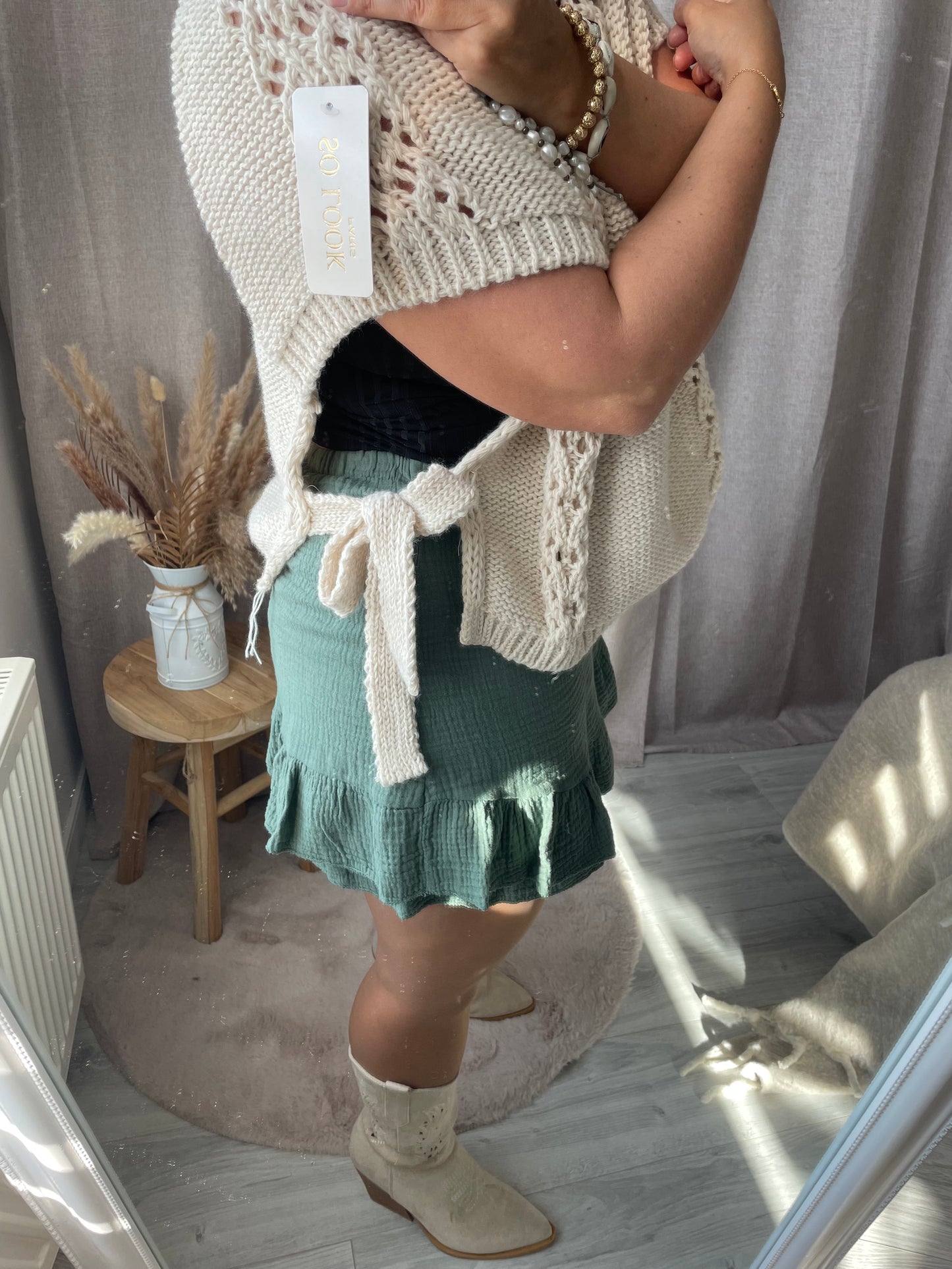 Pull crochet sans manche beige