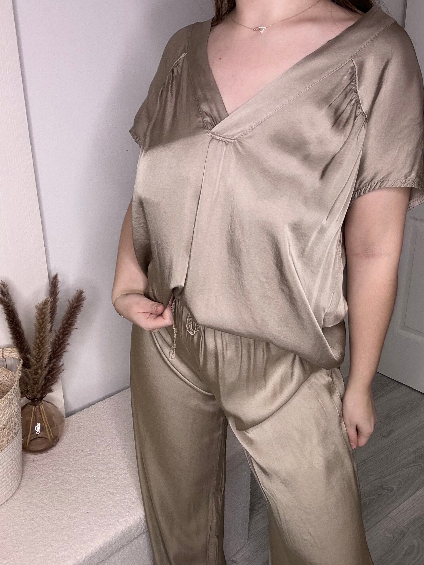 Blouse taupe satiné col V Chloé